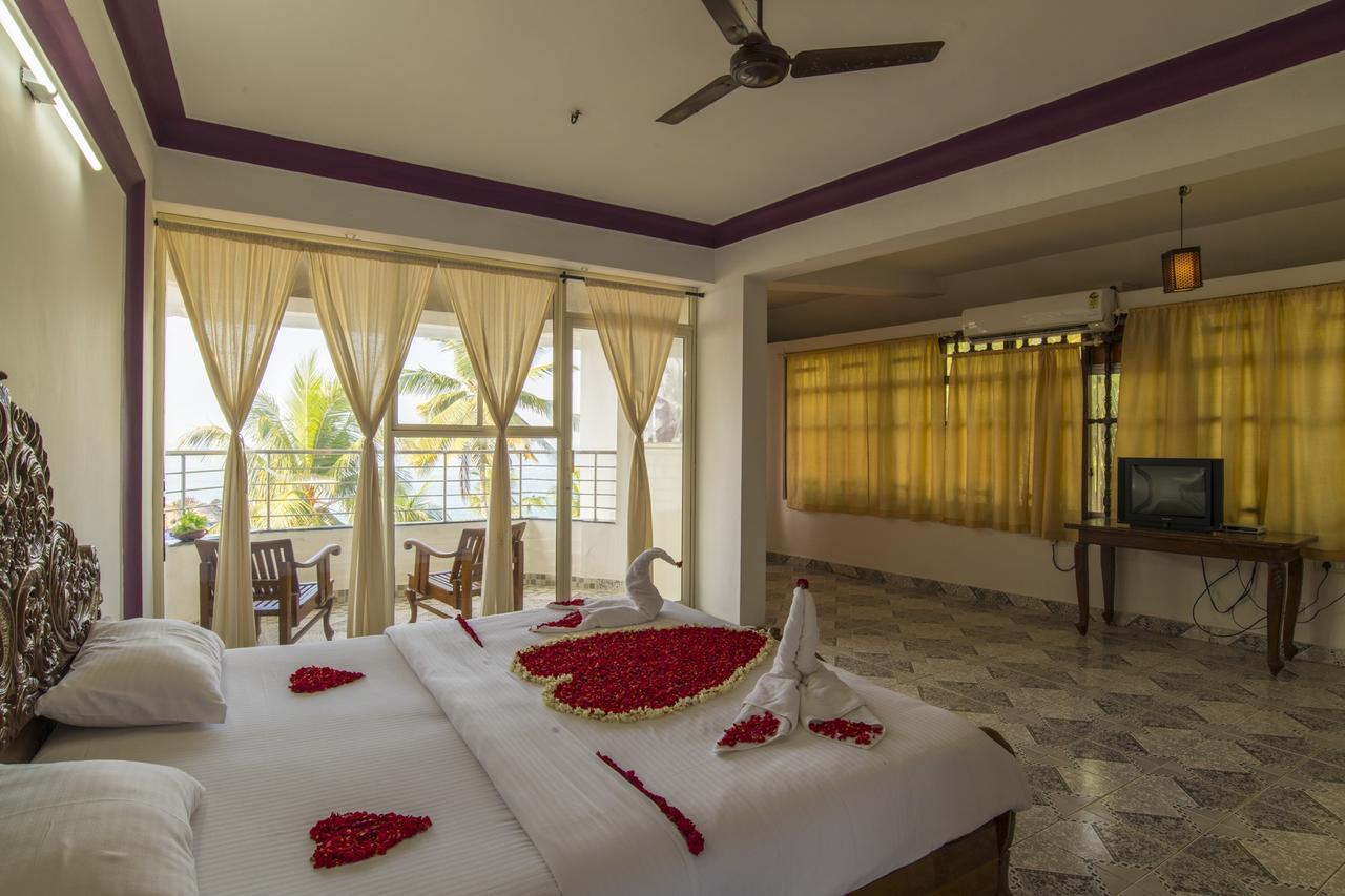 Surya Beach Resort Kovalam Exteriör bild